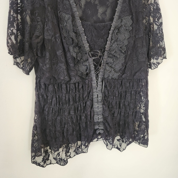 Whimdical Lace Flowy Blouse - Picture 3 of 9